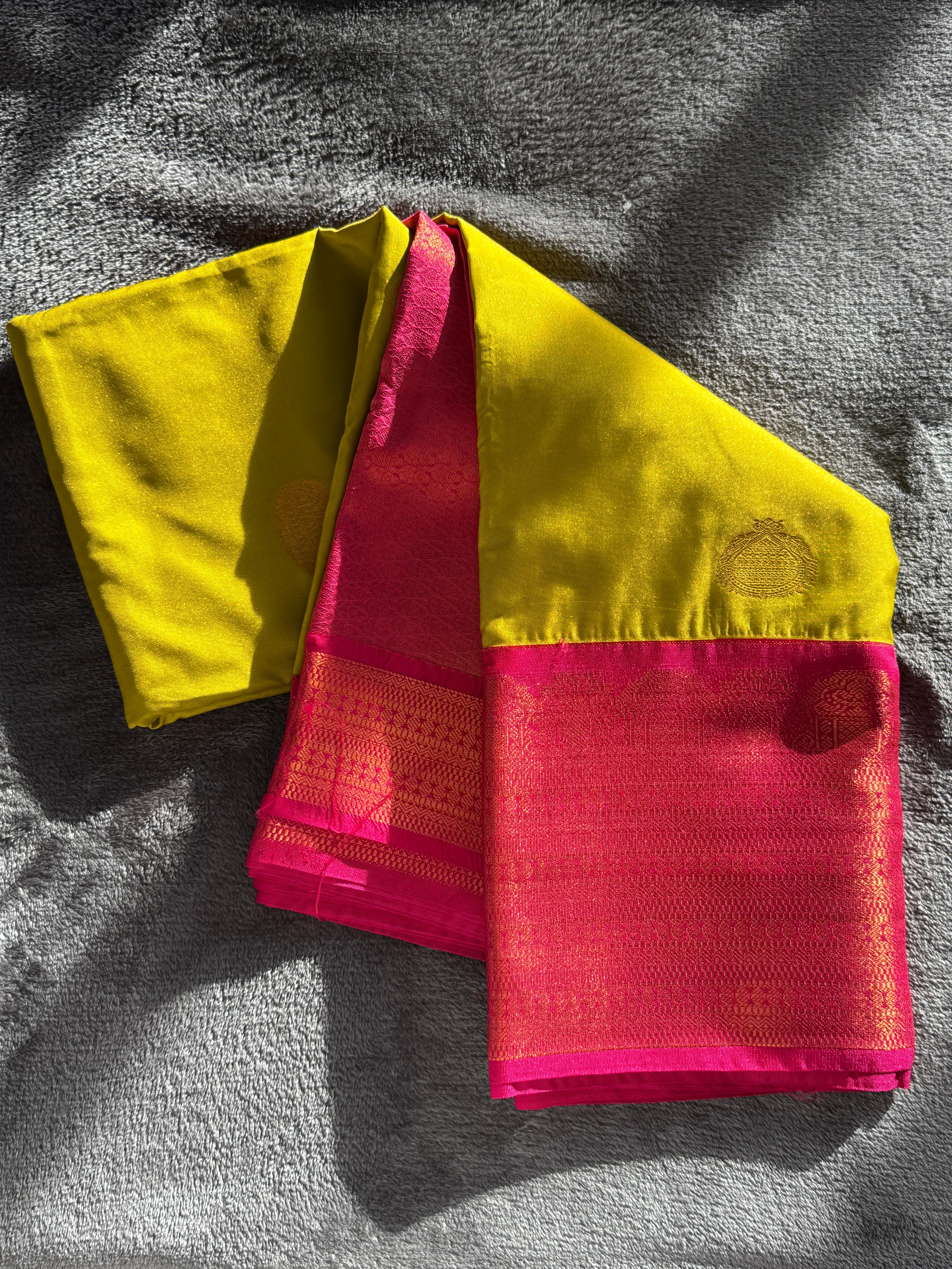 Sunrise BlSunrise Bloom – Yellow with Rani Pink Borderoom