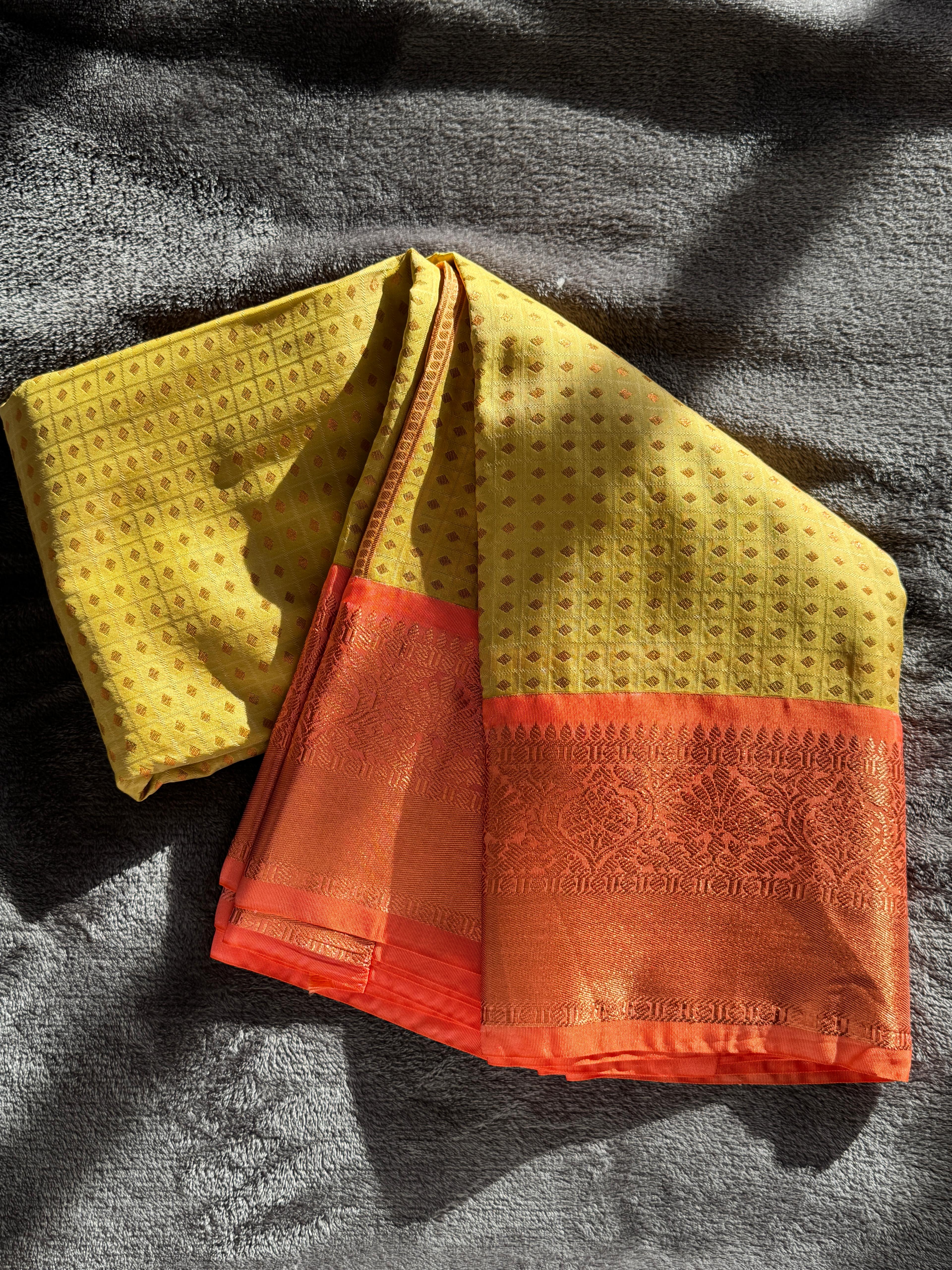 H Harvest Glow – Mustard & Rust Contrast Border